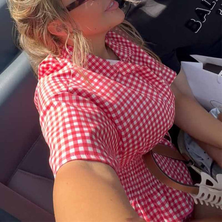 Kvinnor Tvådelat Rutig Mönster Set med Skräddarsydd Blus och Sportiga Shorts Mirla-Eva Jonsson