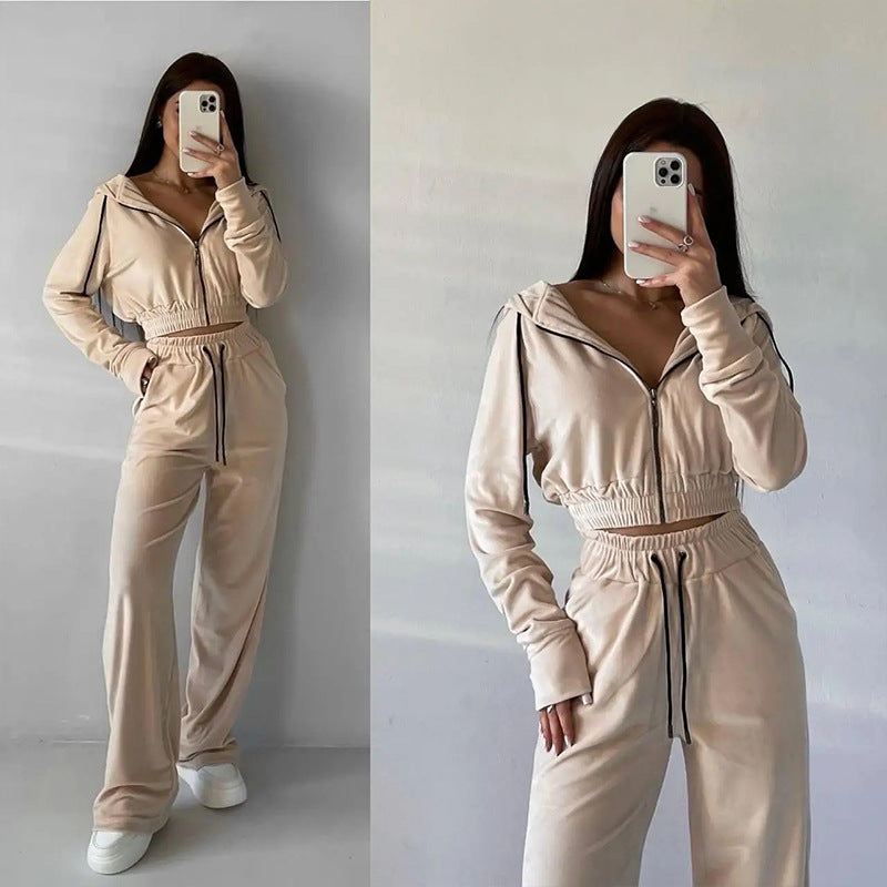Kvinnor Velour Croppad Hoodie och Lätta Joggingbyxor Set Mirla-Eva Jonsson