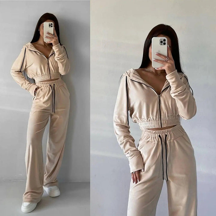 Kvinnor Velour Croppad Hoodie och Lätta Joggingbyxor Set Mirla-Eva Jonsson