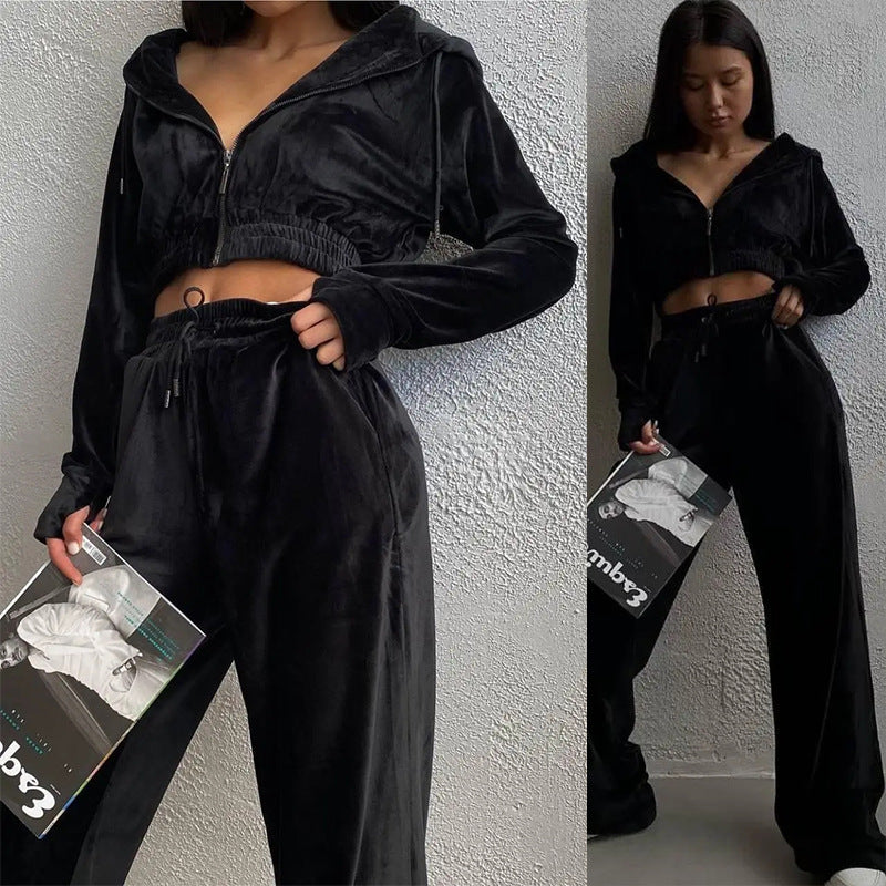 Kvinnor Velour Croppad Hoodie och Lätta Joggingbyxor Set Mirla-Eva Jonsson