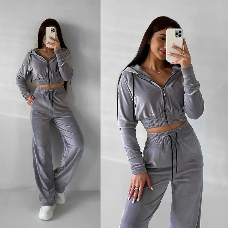 Kvinnor Velour Croppad Hoodie och Lätta Joggingbyxor Set Mirla-Eva Jonsson