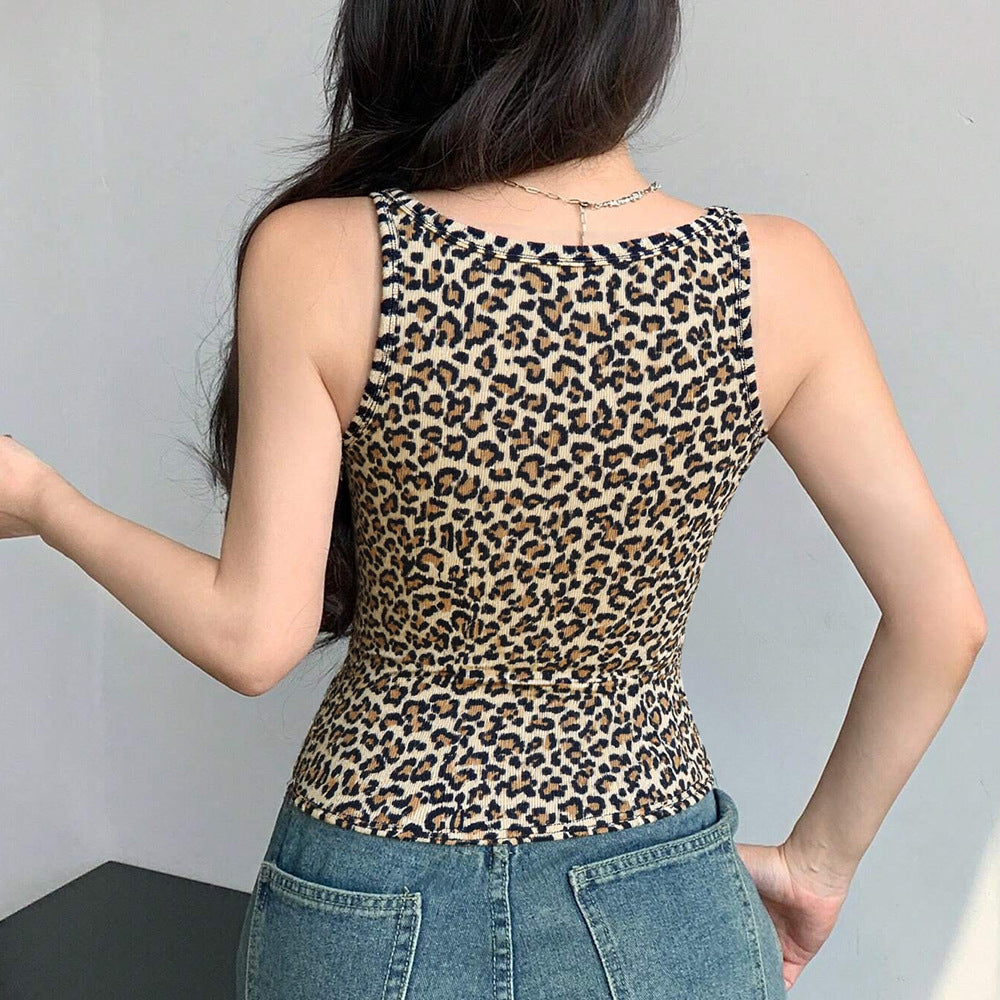 Kvinnor ärmlös topp med leopardtryck och figurnära silhuett Mirla-Eva Jonsson