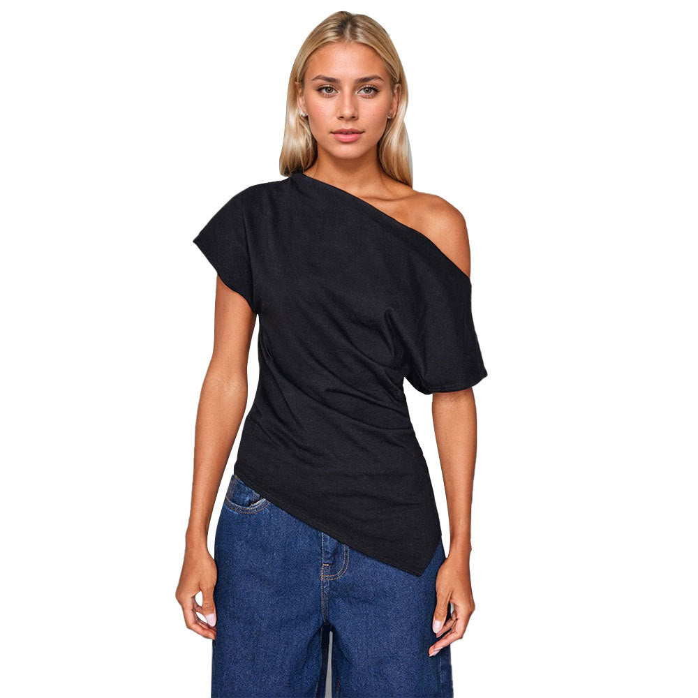 Kvinnor asymmetrisk topp med off-shoulder design och trendiga draperingsdetaljer Mirla-Eva Jonsson