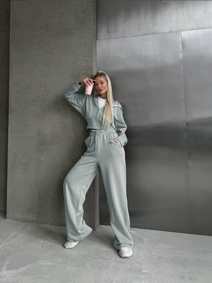 Kvinnor avslappnad cropped sweatshirt och vid byxa set Mirla-Eva Jonsson