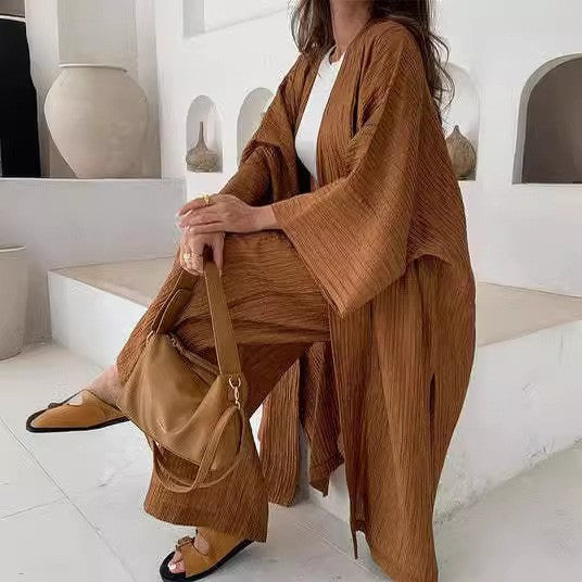 Kvinnor avslappnad kimono-kappa med vid passform och eleganta plissé-detaljer Mirla-Eva Jonsson