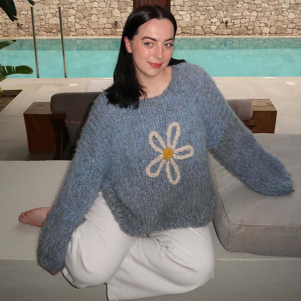 Kvinnor avslappnad stickad tröja med blommönster och oversized snitt Mirla-Eva Jonsson