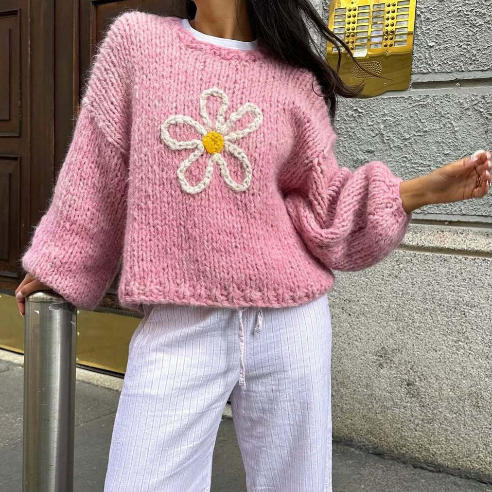 Kvinnor avslappnad stickad tröja med blommönster och oversized snitt Mirla-Eva Jonsson