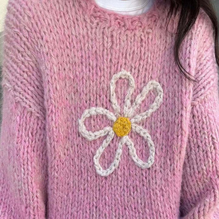 Kvinnor avslappnad stickad tröja med blommönster och oversized snitt Mirla-Eva Jonsson