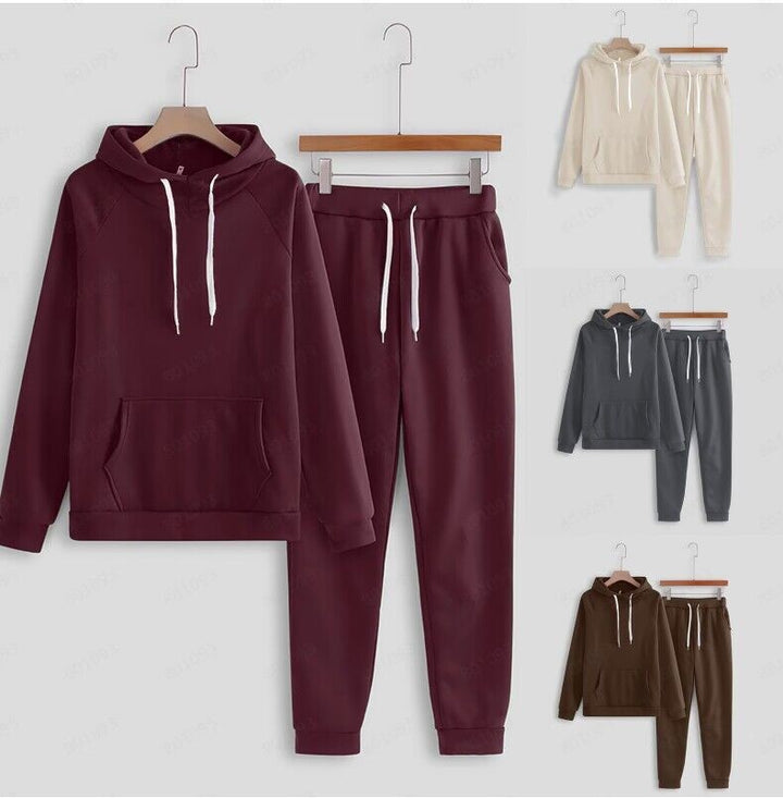 Kvinnor bekväm fritidsset med hoodie och joggingbyxor Mirla-Eva Jonsson
