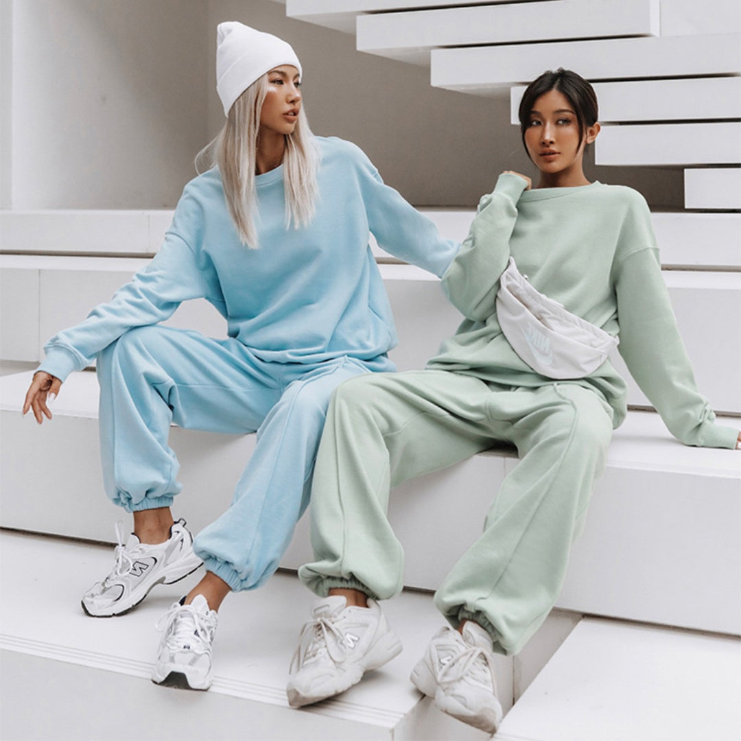 Kvinnor bekväm loungewear kostym gjord av mjukt tyg Mirla-Eva Jonsson