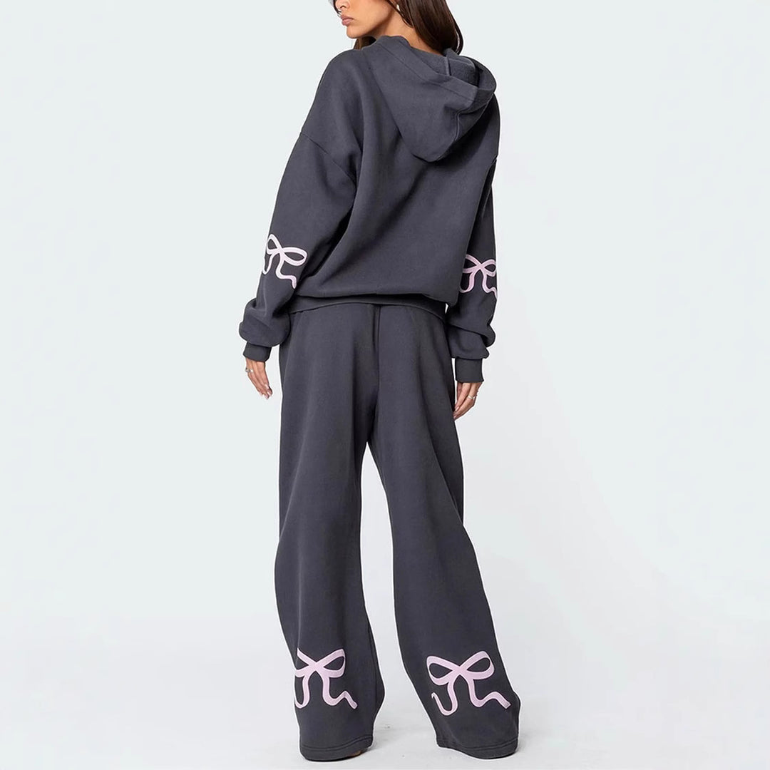 Kvinnor bekväm och stilren hoodie set med lös passform Mirla-Eva Jonsson