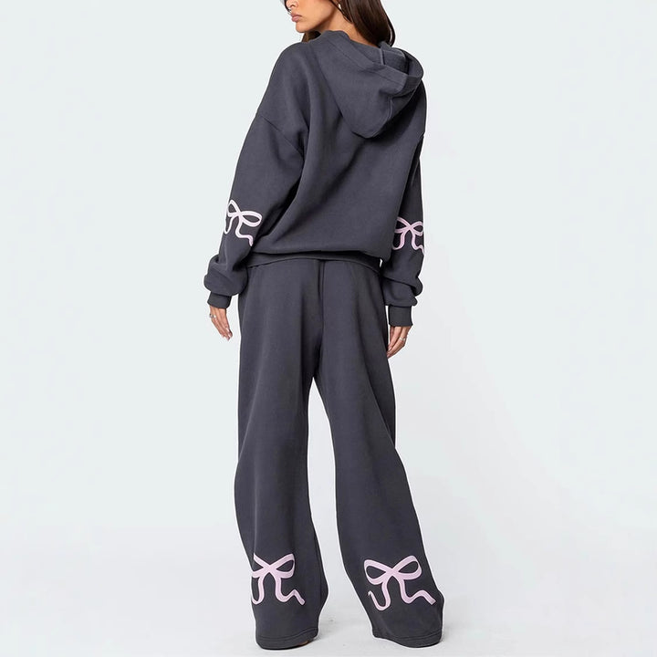 Kvinnor bekväm och stilren hoodie set med lös passform Mirla-Eva Jonsson