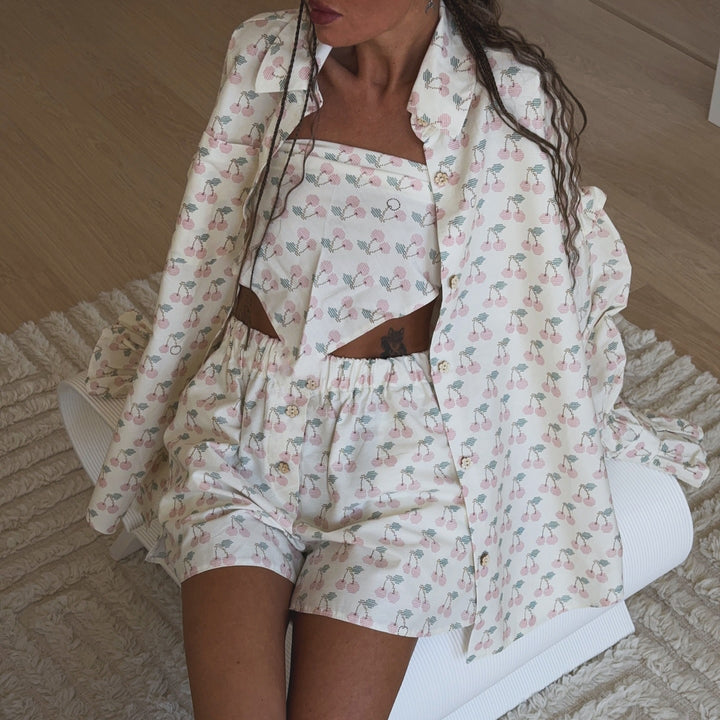 Kvinnor bekväm pyjamas-set med fruktig mönster och avslappnad passform Mirla-Eva Jonsson
