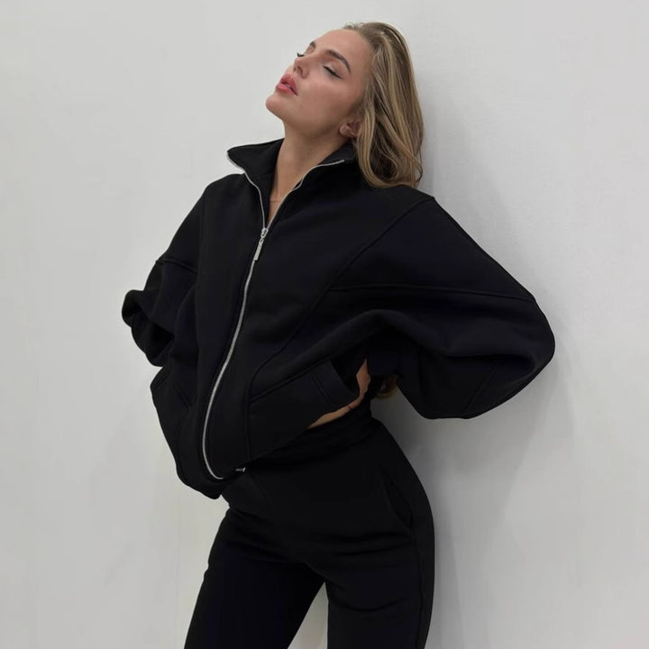 Kvinnor bekväm sweatsuit med voluminösa ärmar och hög krage Mirla-Eva Jonsson