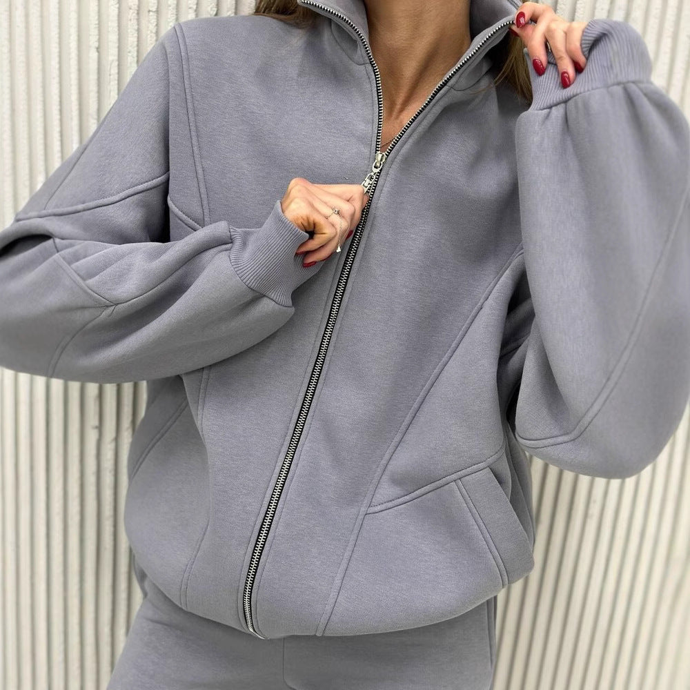 Kvinnor bekväm sweatsuit med voluminösa ärmar och hög krage Mirla-Eva Jonsson