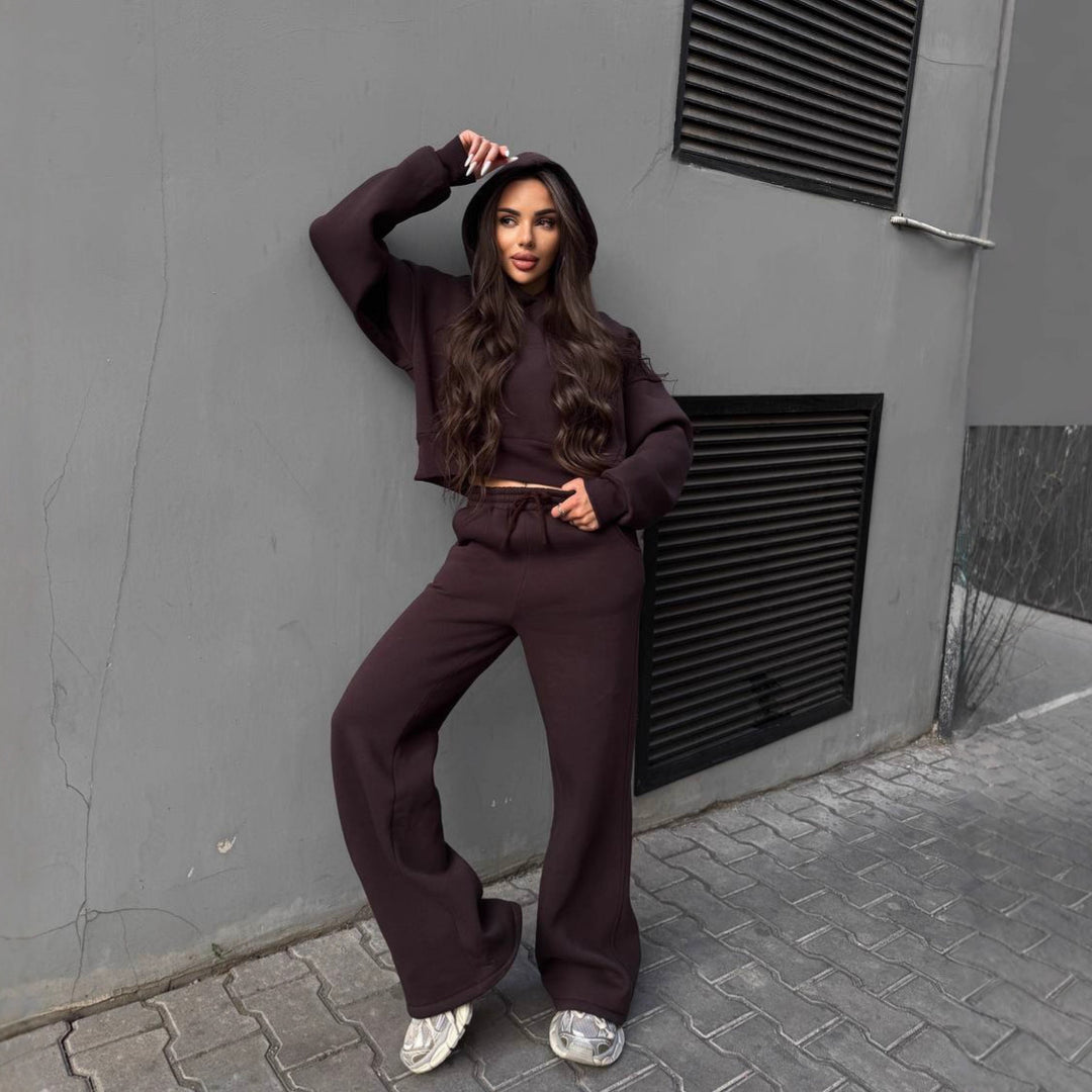 Kvinnor casual cropped hoodie och vida joggers set Mirla-Eva Jonsson