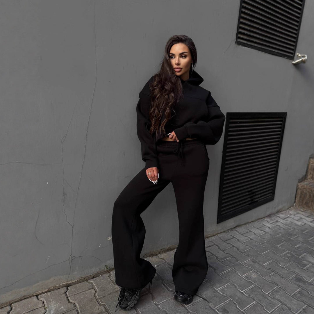Kvinnor casual cropped hoodie och vida joggers set Mirla-Eva Jonsson