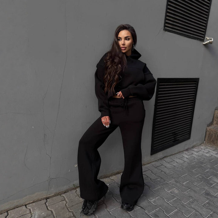 Kvinnor casual cropped hoodie och vida joggers set Mirla-Eva Jonsson