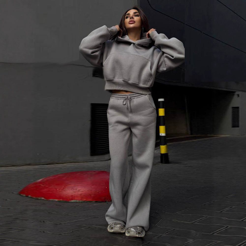 Kvinnor casual cropped hoodie och vida joggers set Mirla-Eva Jonsson