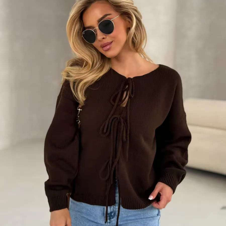 Kvinnor casual stickad tröja med dekorerad snörning och vid passform Mirla-Eva Jonsson