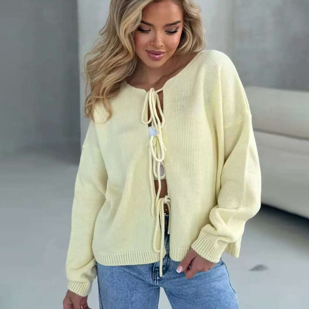 Kvinnor casual stickad tröja med dekorerad snörning och vid passform Mirla-Eva Jonsson
