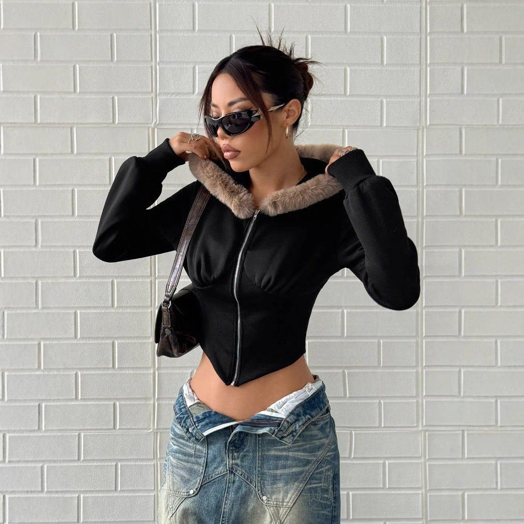 Kvinnor cropped hoodie med lyxig pälsdetalj Mirla-Eva Jonsson