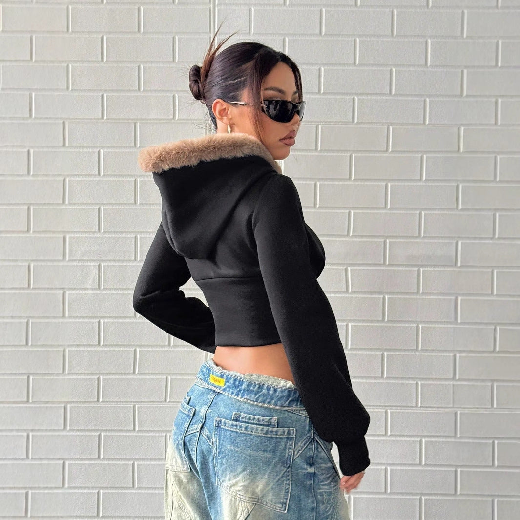 Kvinnor cropped hoodie med lyxig pälsdetalj Mirla-Eva Jonsson