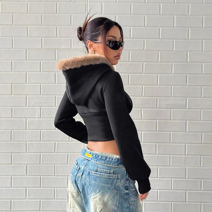 Kvinnor cropped hoodie med lyxig pälsdetalj Mirla-Eva Jonsson