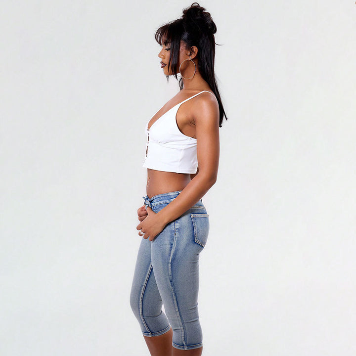 Kvinnor cropped top med dekorativa spännen och v-form-Eva Jonsson