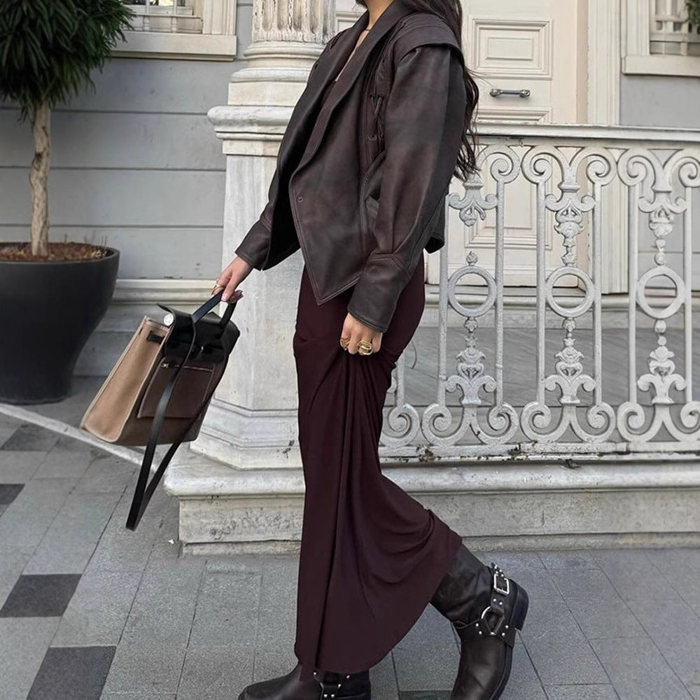 Kvinnor designer läderblazer med bälte och dekorativa snöringsdetaljer Mirla-Eva Jonsson