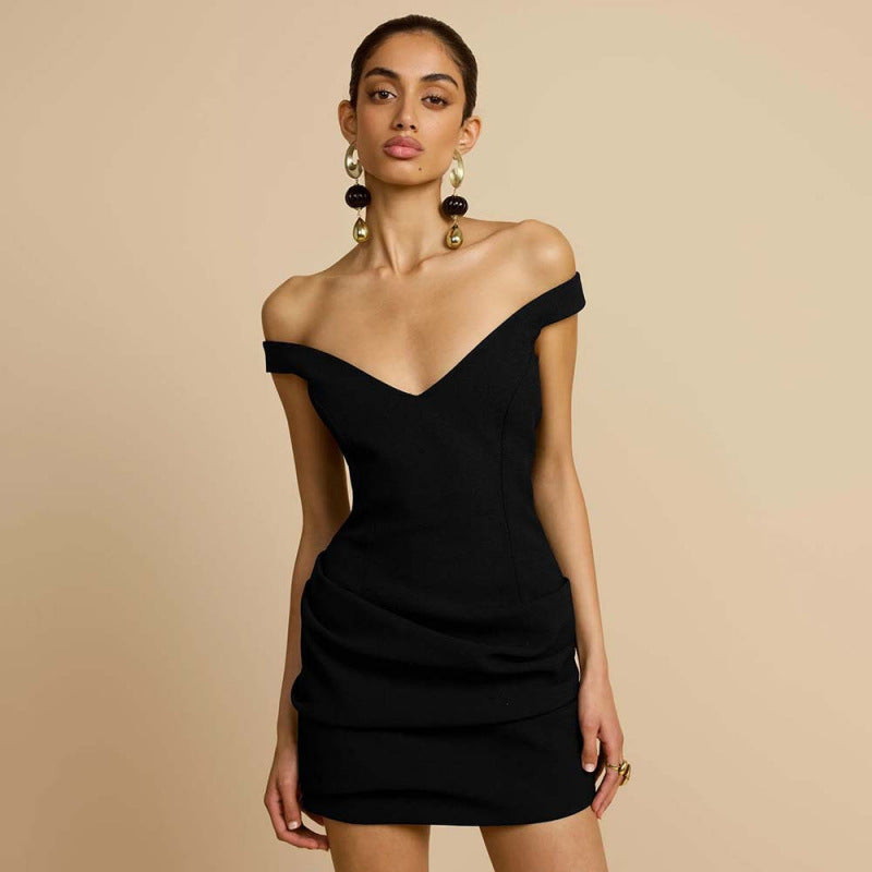 Kvinnor elegant Off-Shoulder Miniklänning med djup V-ringning och rynkad fåll Mirla-Eva Jonsson