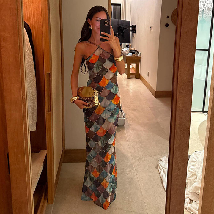 Kvinnor elegant axelbandsklänning med unikt fjällmönster Mirla-Eva Jonsson