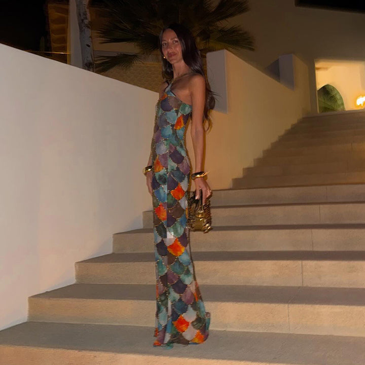 Kvinnor elegant axelbandsklänning med unikt fjällmönster Mirla-Eva Jonsson