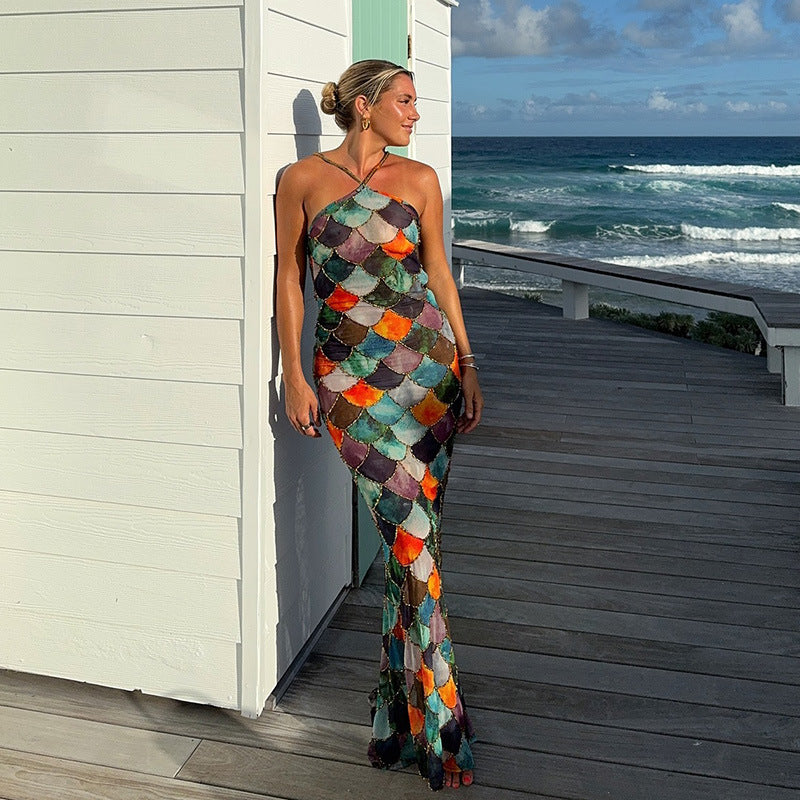 Kvinnor elegant axelbandsklänning med unikt fjällmönster Mirla-Eva Jonsson