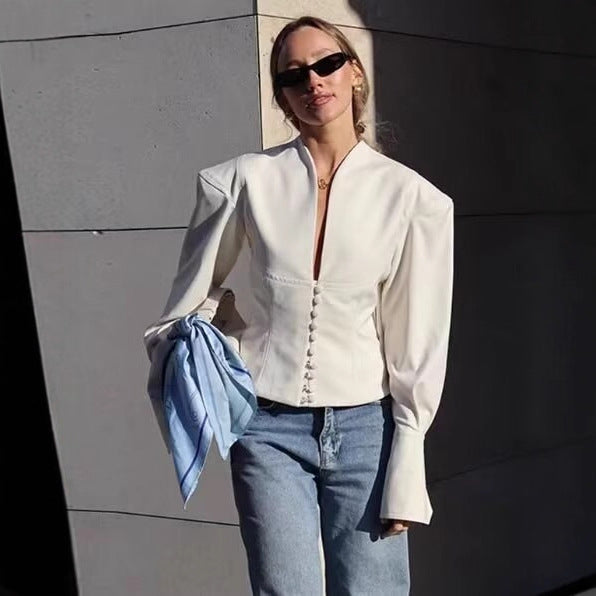 Kvinnor elegant blazer med djup V-hals och dekorativa knappar Mirla-Eva Jonsson