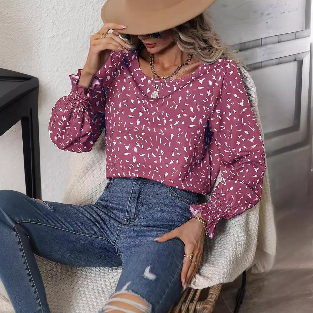 Kvinnor elegant blus med raffinerade puffärmar och en fin mönster Mirla-Eva Jonsson