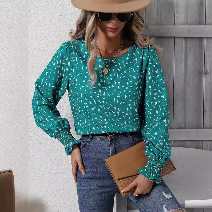 Kvinnor elegant blus med raffinerade puffärmar och en fin mönster Mirla-Eva Jonsson
