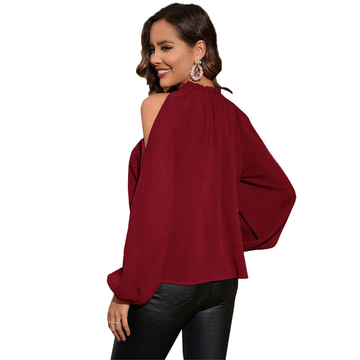 Kvinnor elegant blus skjorta med off-shoulder design och breda ärmar Mirla-Eva Jonsson