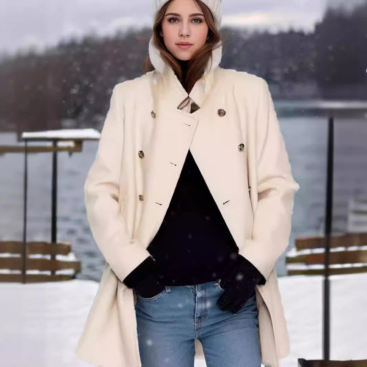 Kvinnor elegant duffelkappa med dubbel knapprad och lyxiga detaljer Mirla-Eva Jonsson