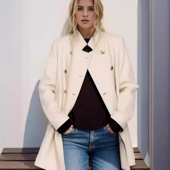 Kvinnor elegant duffelkappa med dubbel knapprad och lyxiga detaljer Mirla-Eva Jonsson