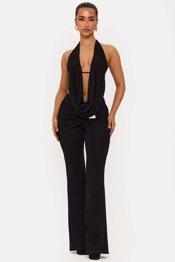 Kvinnor elegant, figurnära jumpsuit med djup halsringning och vida ben Mirla-Eva Jonsson