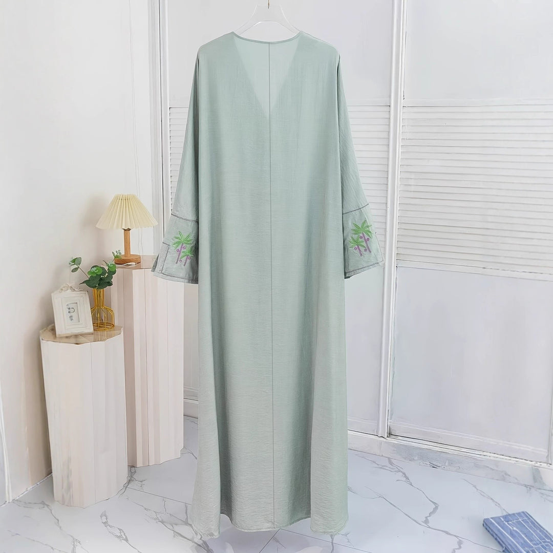 Kvinnor elegant kimono med fina broderidetaljer Mirla-Eva Jonsson
