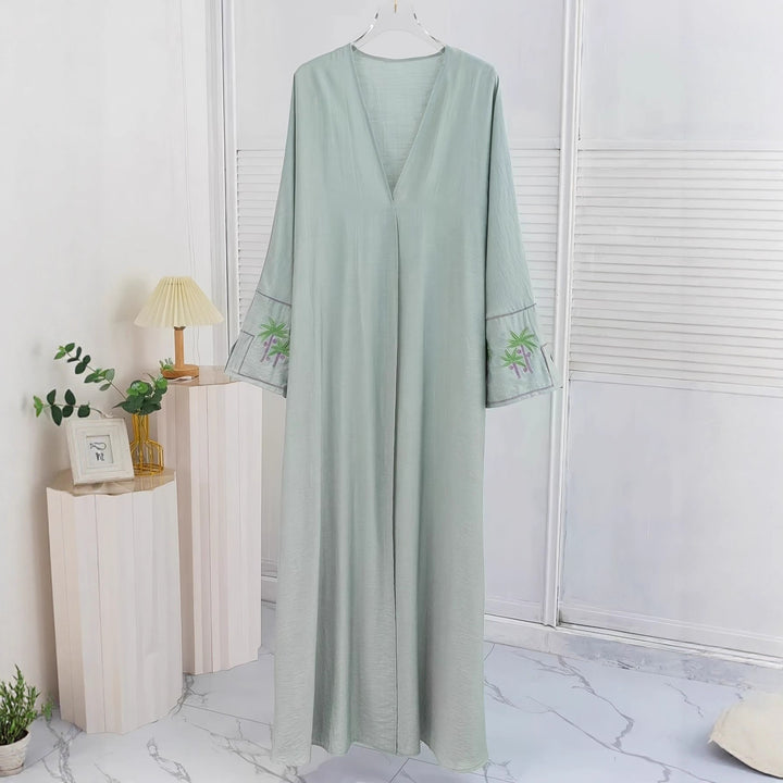Kvinnor elegant kimono med fina broderidetaljer Mirla-Eva Jonsson