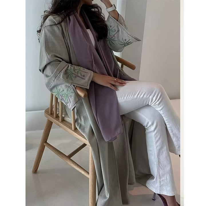 Kvinnor elegant kimono med fina broderidetaljer Mirla-Eva Jonsson