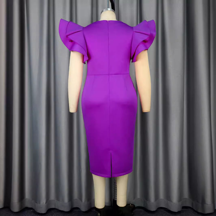 Kvinnor elegant klänning med voluminösa ruffled ärmar och glittrande accenter Mirla-Eva Jonsson