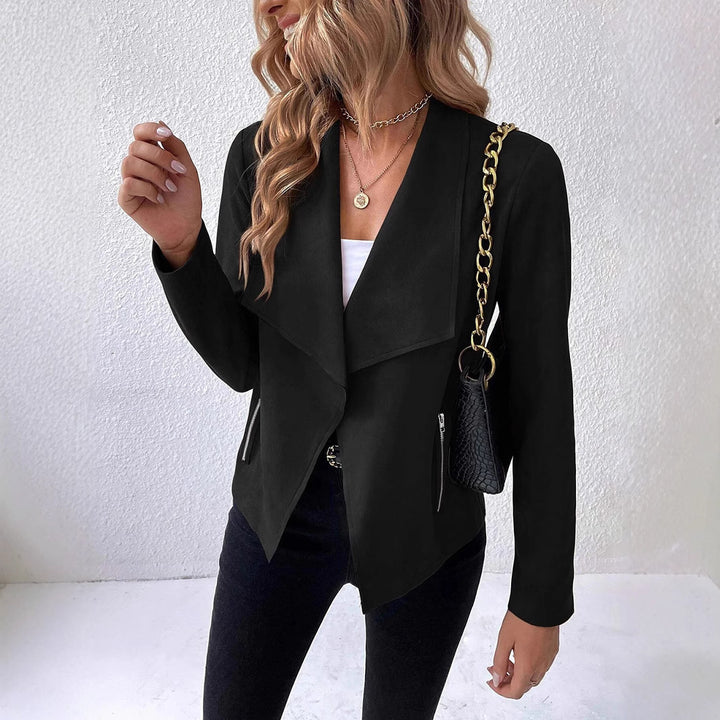 Kvinnor elegant kort blazer med asymmetrisk skärning och dragkedjefickor Mirla-Eva Jonsson
