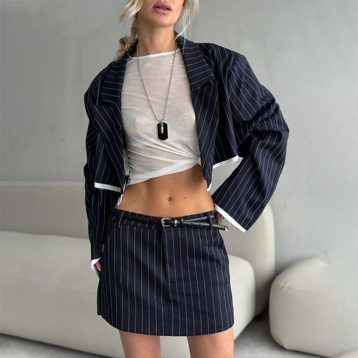 Kvinnor elegant, kort jacka och kjol set med moderna ränder Eva Jonsson-Eva Jonsson