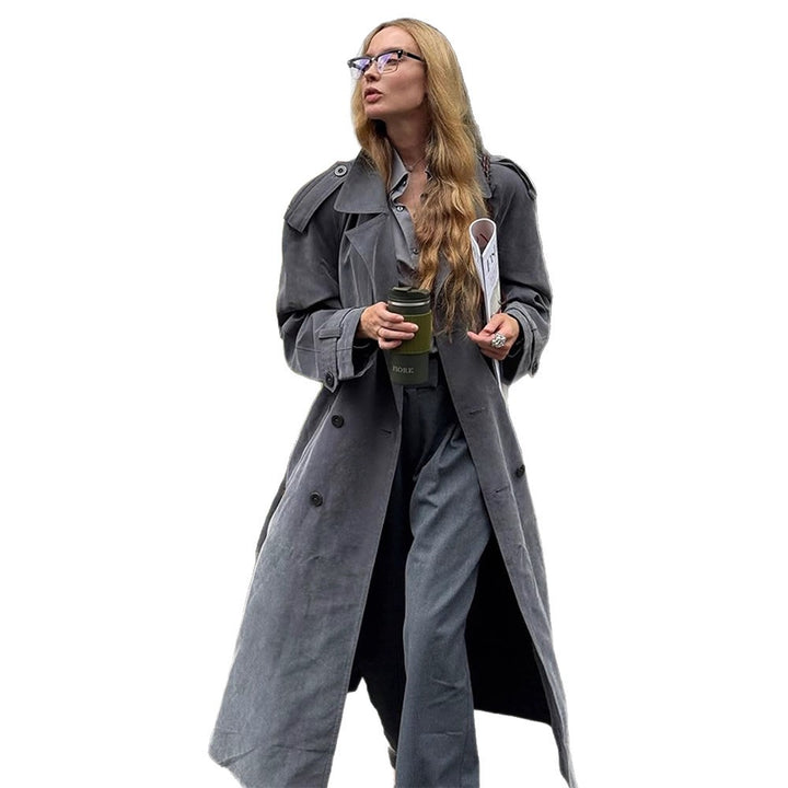 Kvinnor elegant lång trenchcoat med strukturerad design och bred krage Eva Jonsson-Eva Jonsson