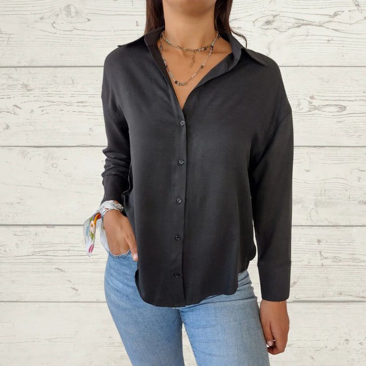 Kvinnor elegant långärmad blus med fint tyg och feminina detaljer Mirla-Eva Jonsson
