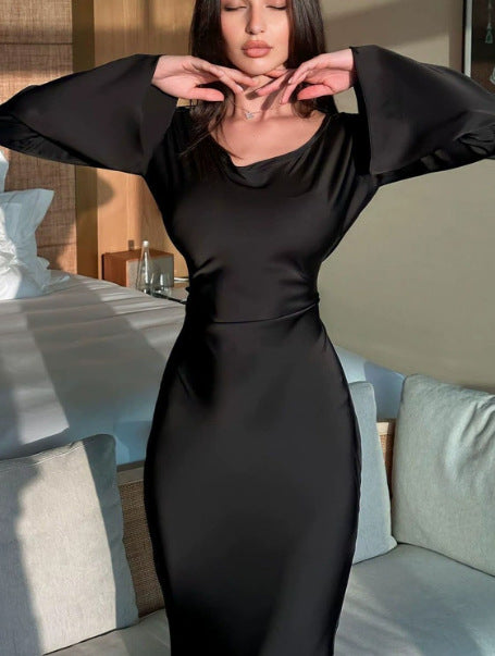 Kvinnor elegant långärmad satin maxiklänning med vida ärmar Mirla-Eva Jonsson